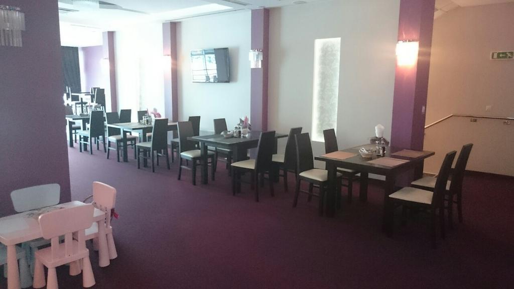 Hotel Restauracja Ksiezycowa Siedlce Dış mekan fotoğraf